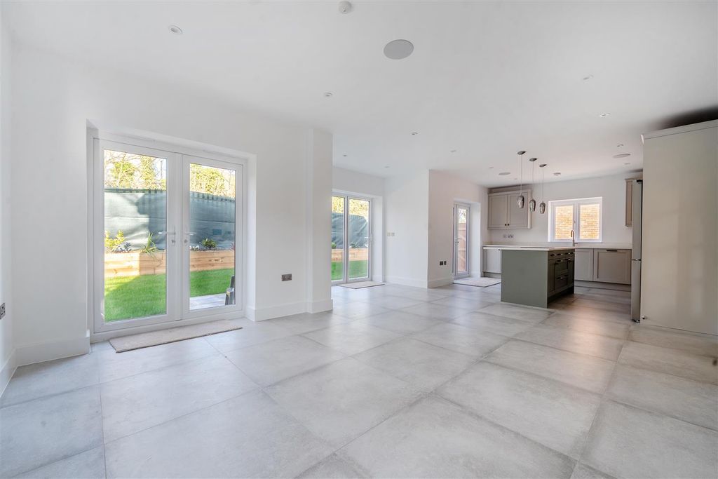 Property photo 3 of 14 Open Pan