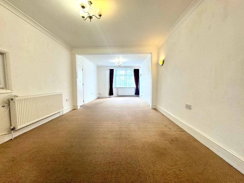 Property photo 2 of 8 3