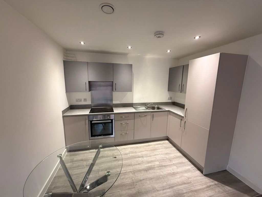 Property photo 2 of 8 Kitchen