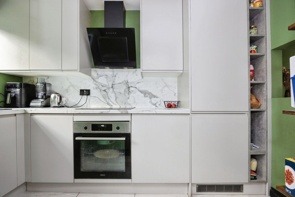 Property photo 3 of 17 Photo