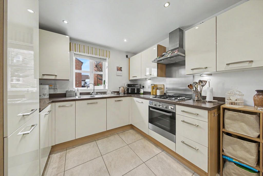 Property photo 2 of 31 Kitchen Diner