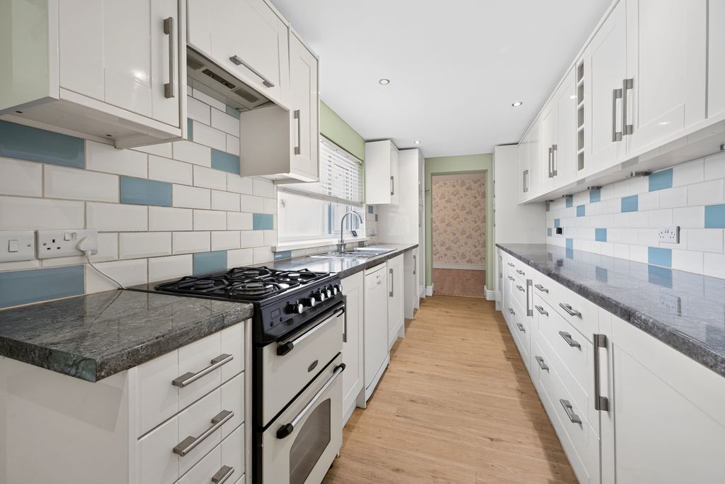 Property photo 2 of 11 Kitchen