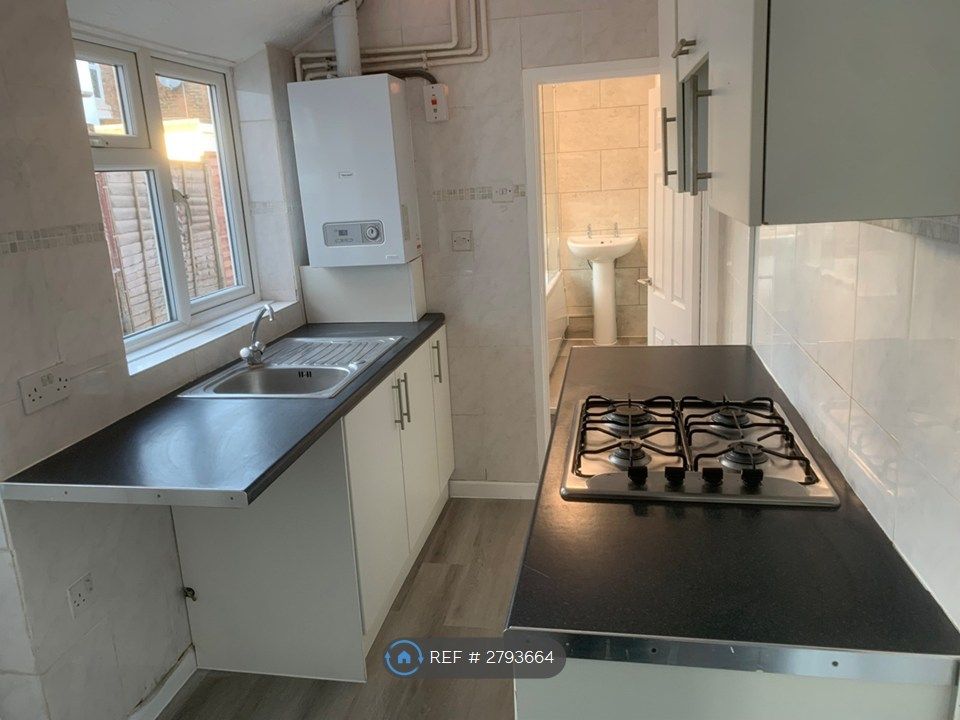 Property photo 2 of 9 Kitchen