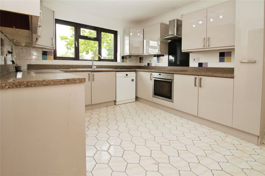 Property photo 2 of 19 Picture No. 11