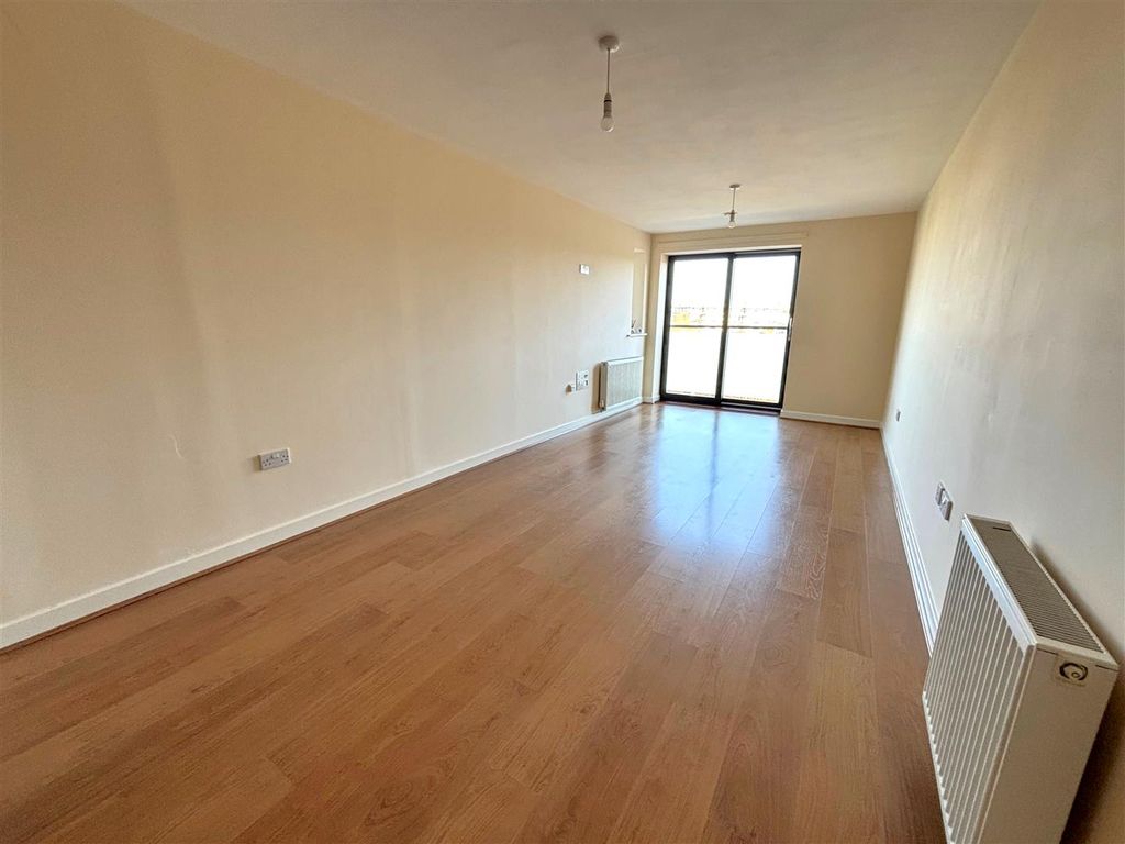 Property photo 2 of 10 Living.Jpg