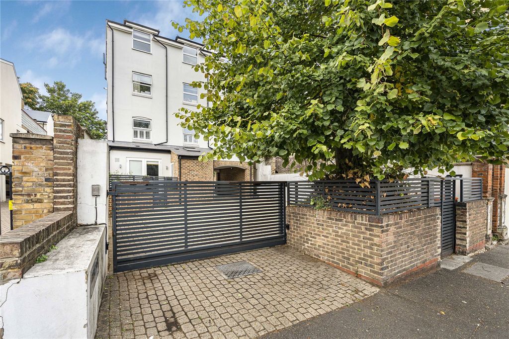 Property photo 3 of 16 External