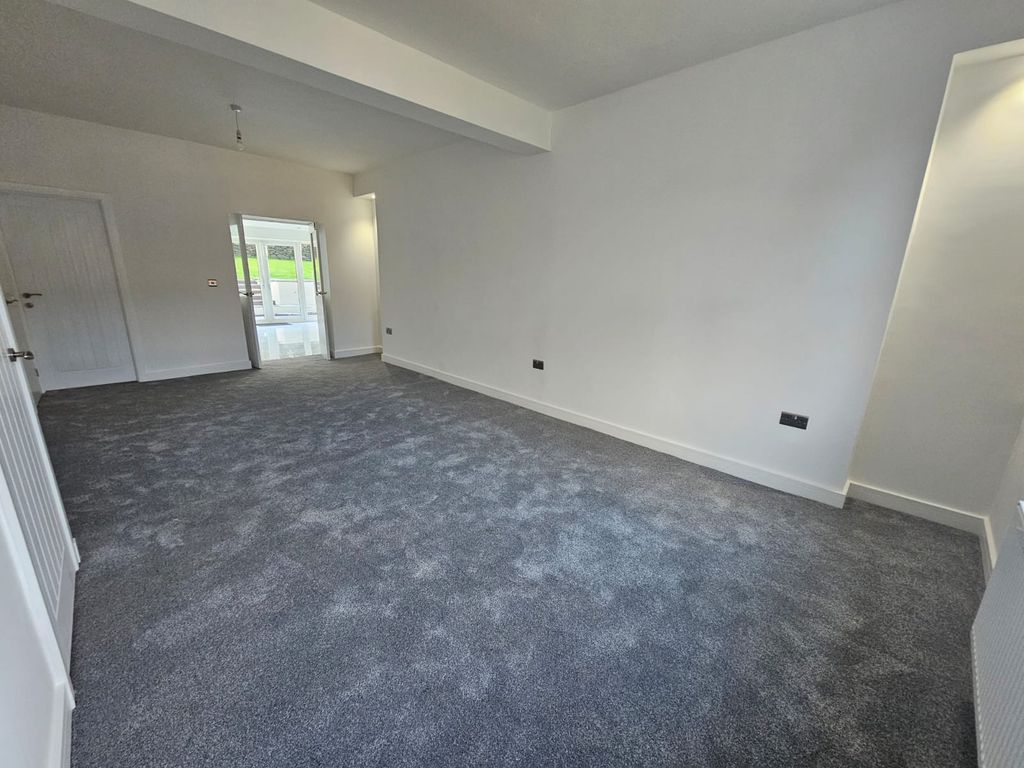 Property photo 3 of 25 Main Lounge