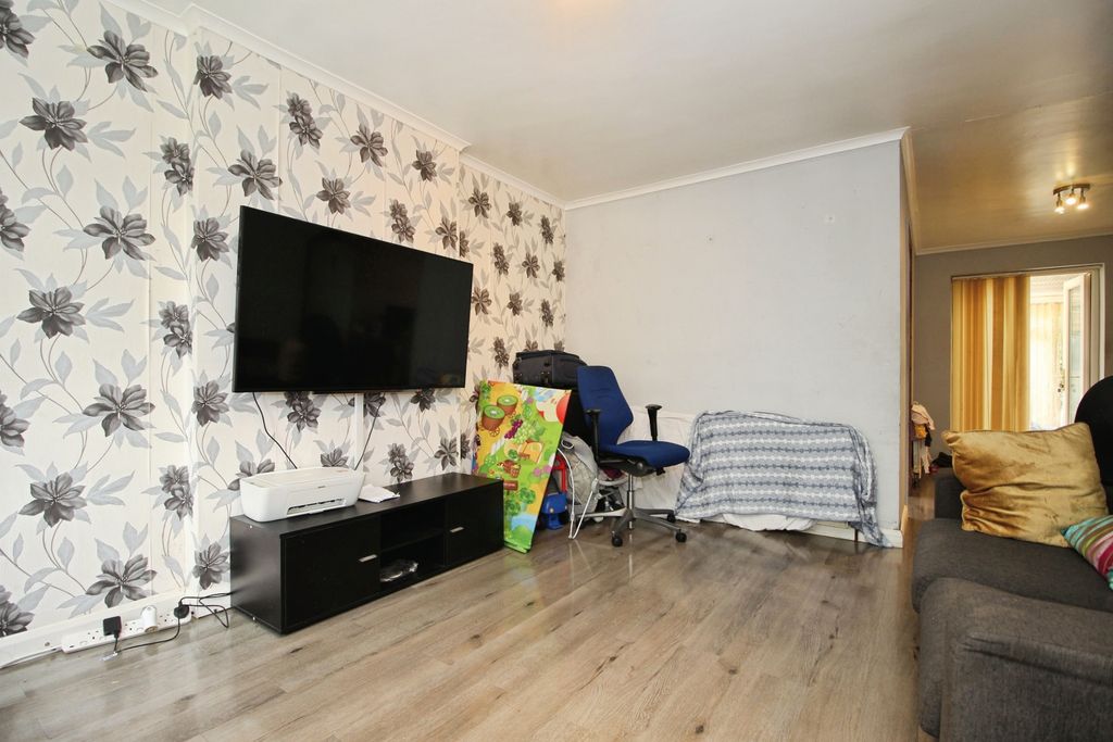 Property photo 3 of 14