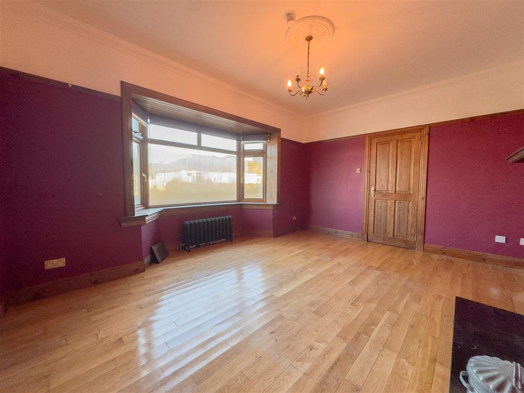 Property photo 3 of 27 Lounge