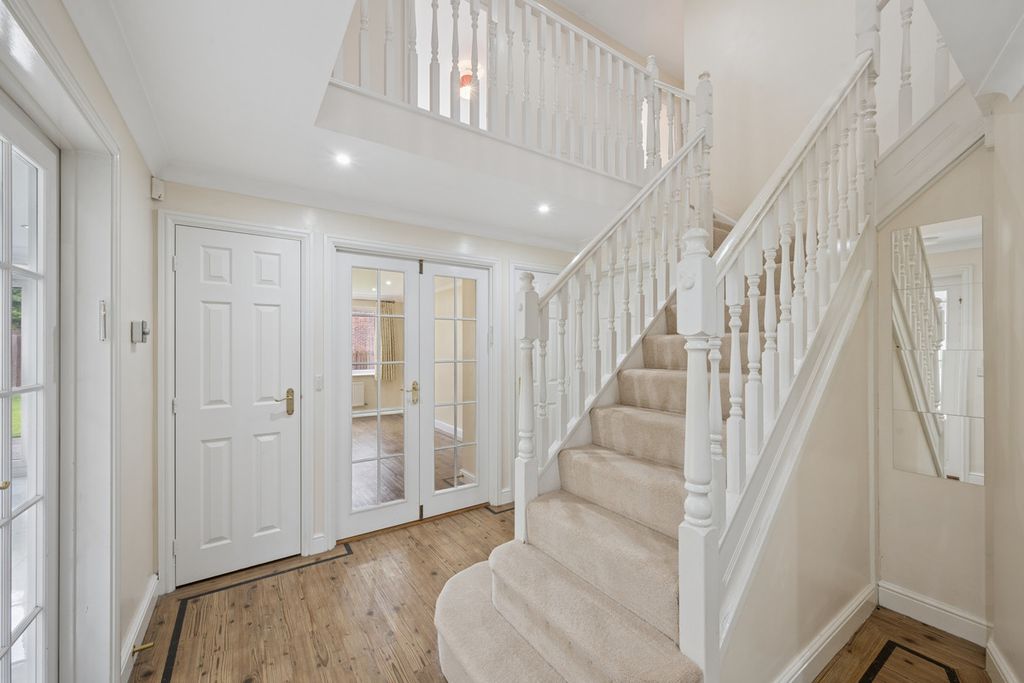 Property photo 2 of 27