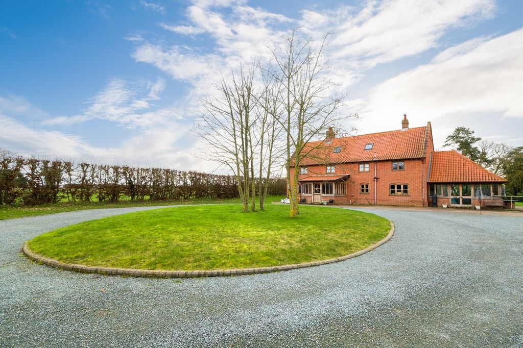 Property photo 2 of 31