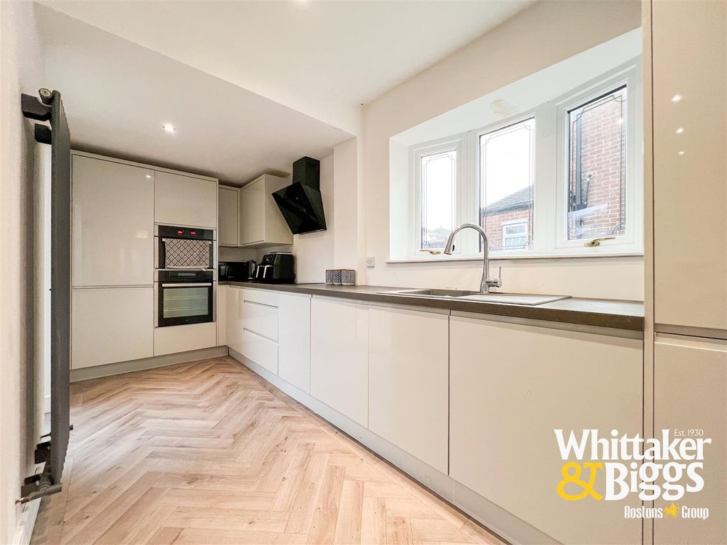 Property photo 3 of 22 Kitchen