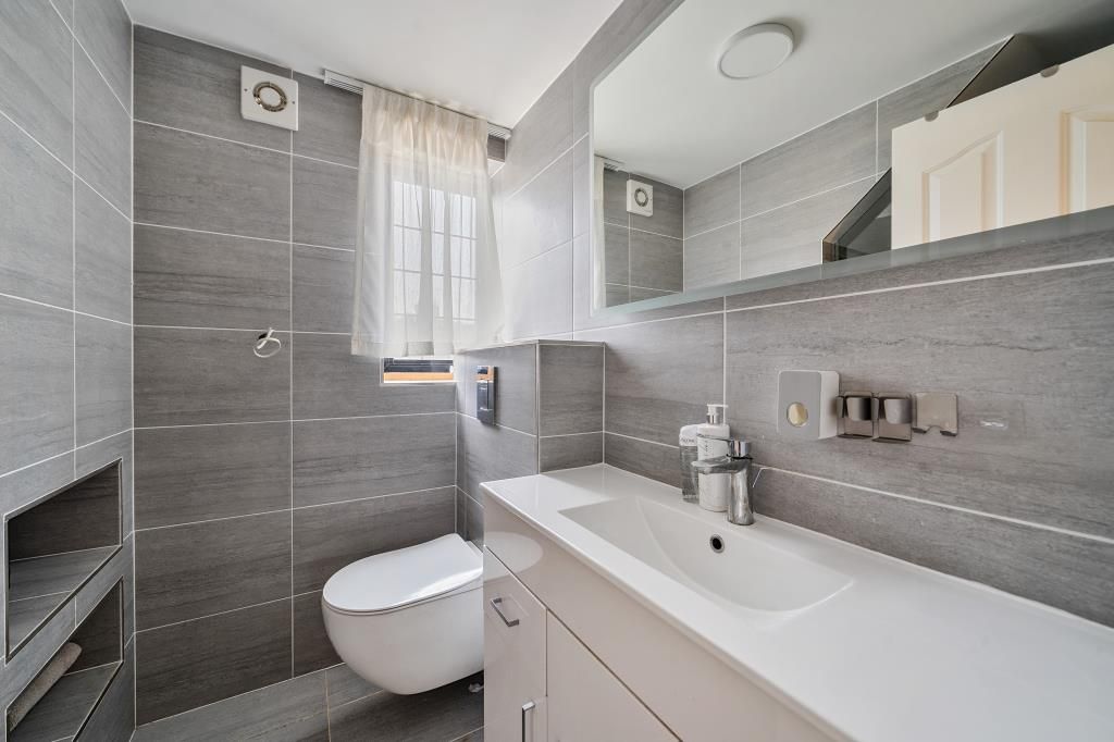 Property photo 3 of 26 Bathroom
