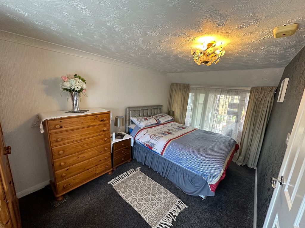 Property photo 2 of 10 Bedroom 2