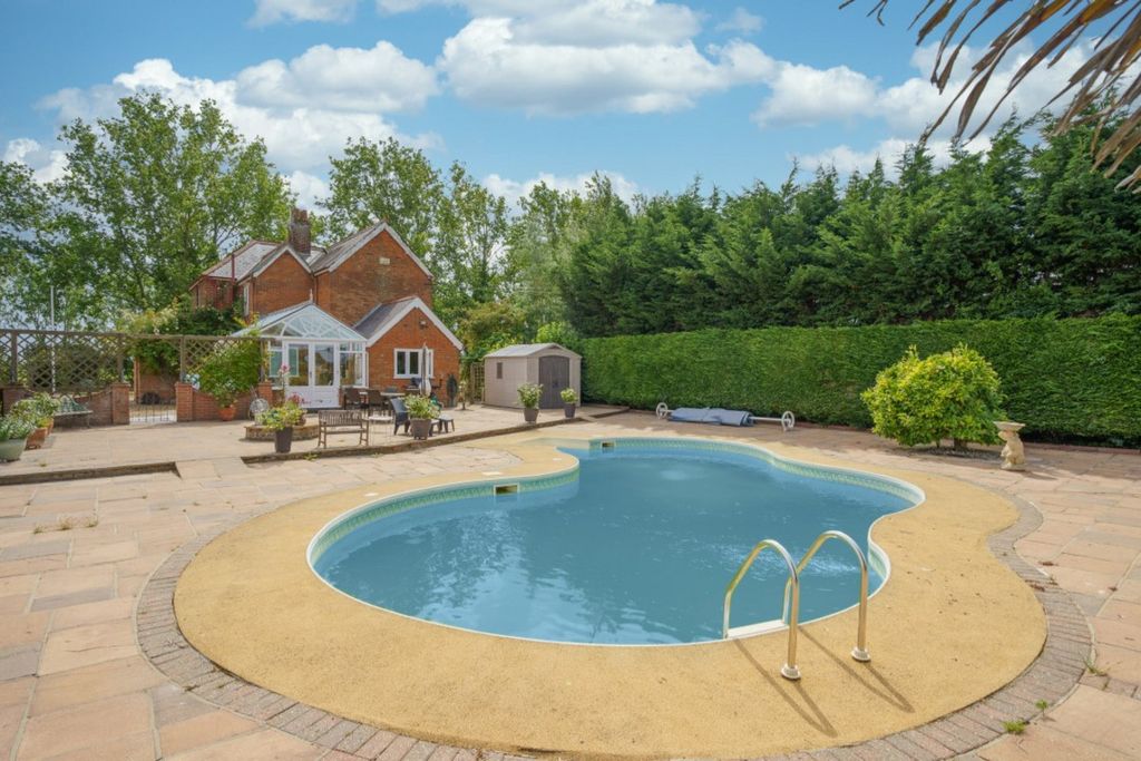 Property photo 2 of 30