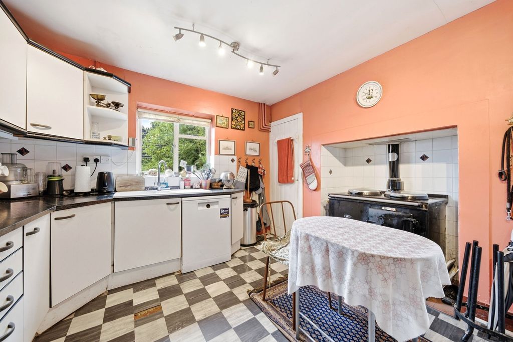 Property photo 2 of 31