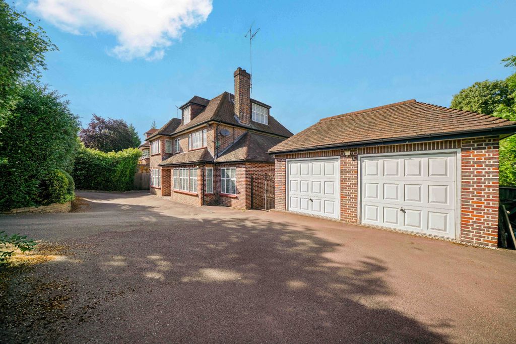 Property photo 1 of 9