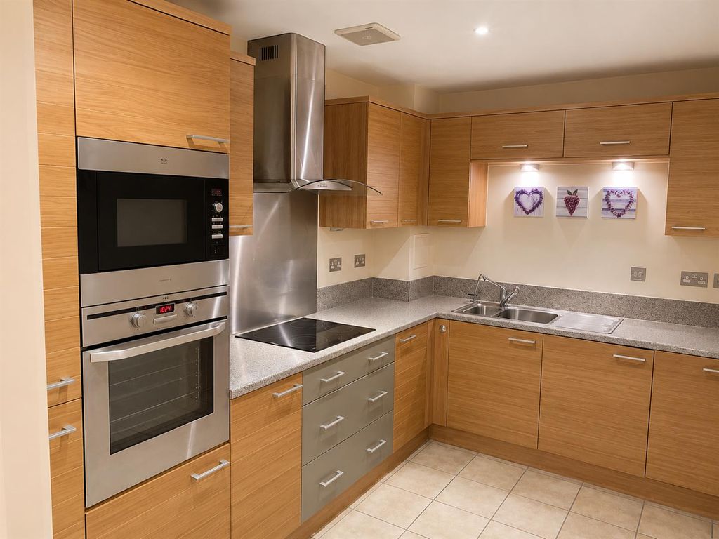 Property photo 2 of 7 Kitchen