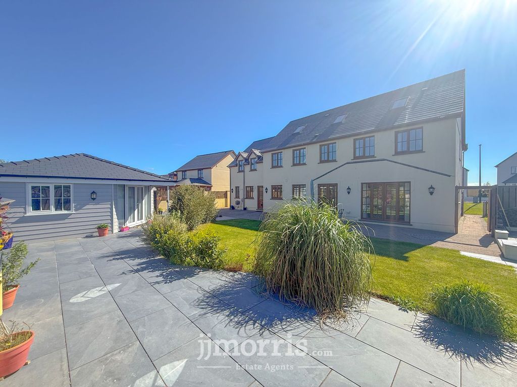 Property photo 2 of 53