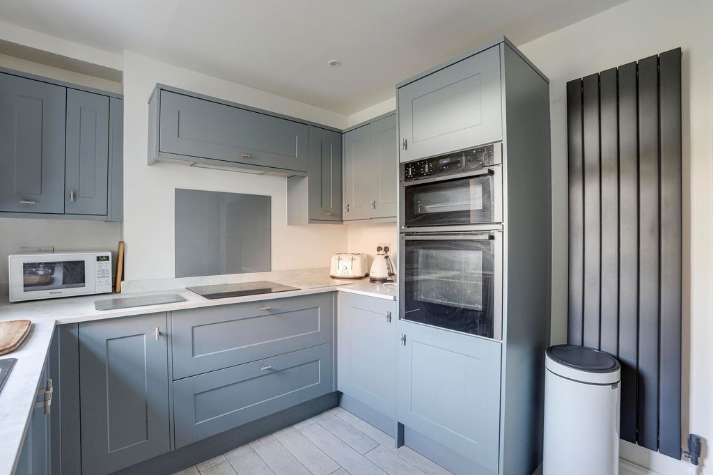 Property photo 2 of 29