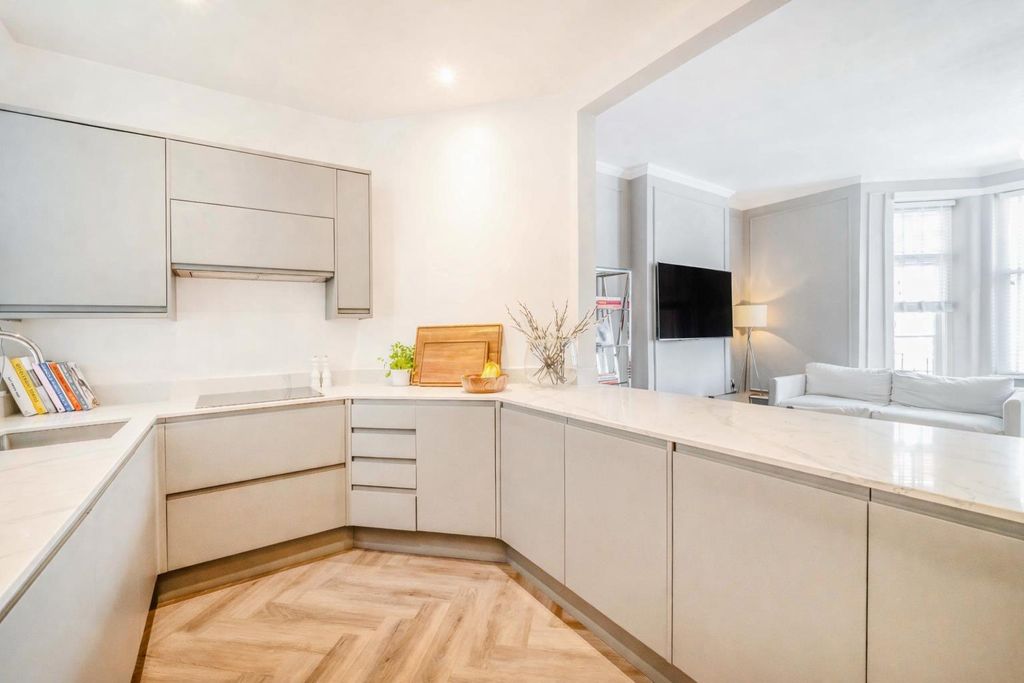 Property photo 3 of 8 Image