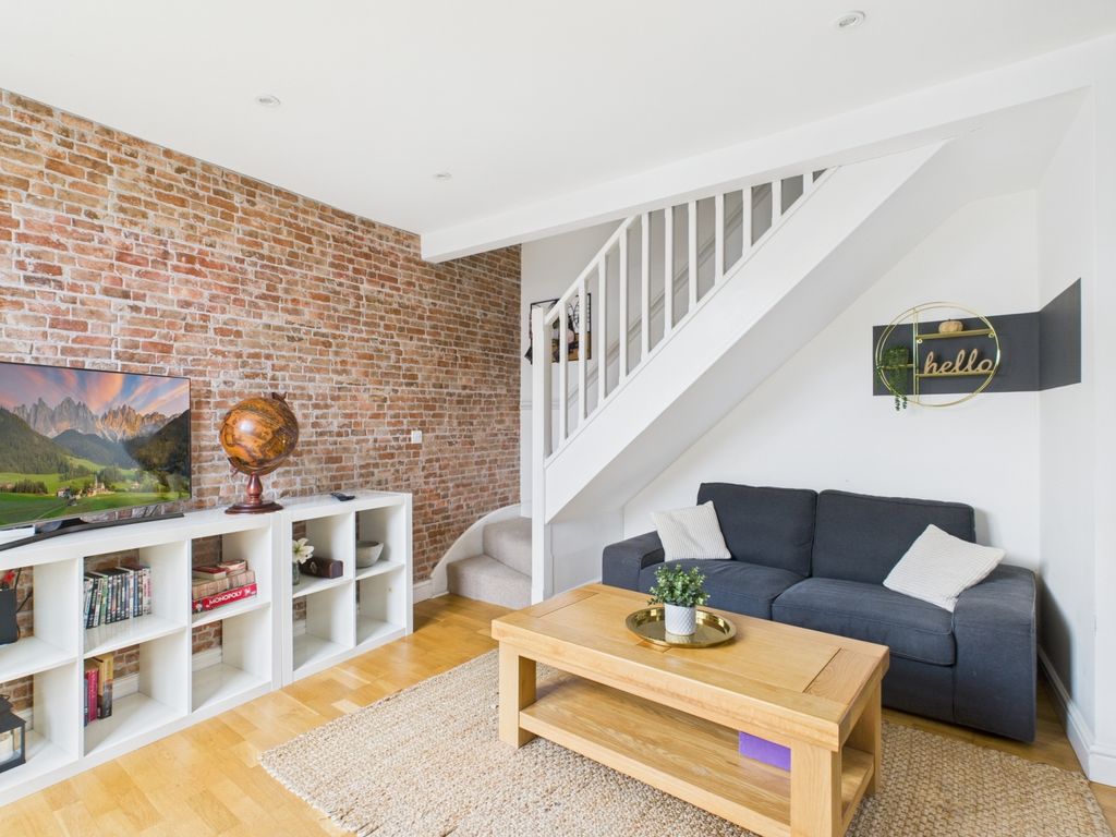 Property photo 3 of 8 Cam01740G0-Pr0518-Still002