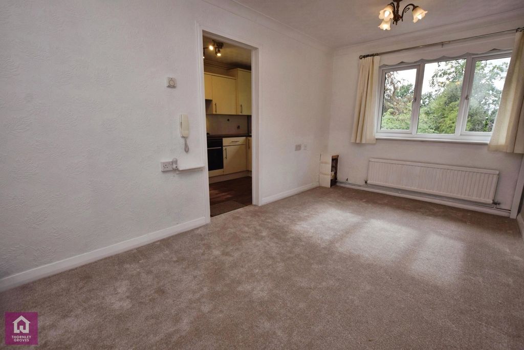 Property photo 2 of 7 Living Room