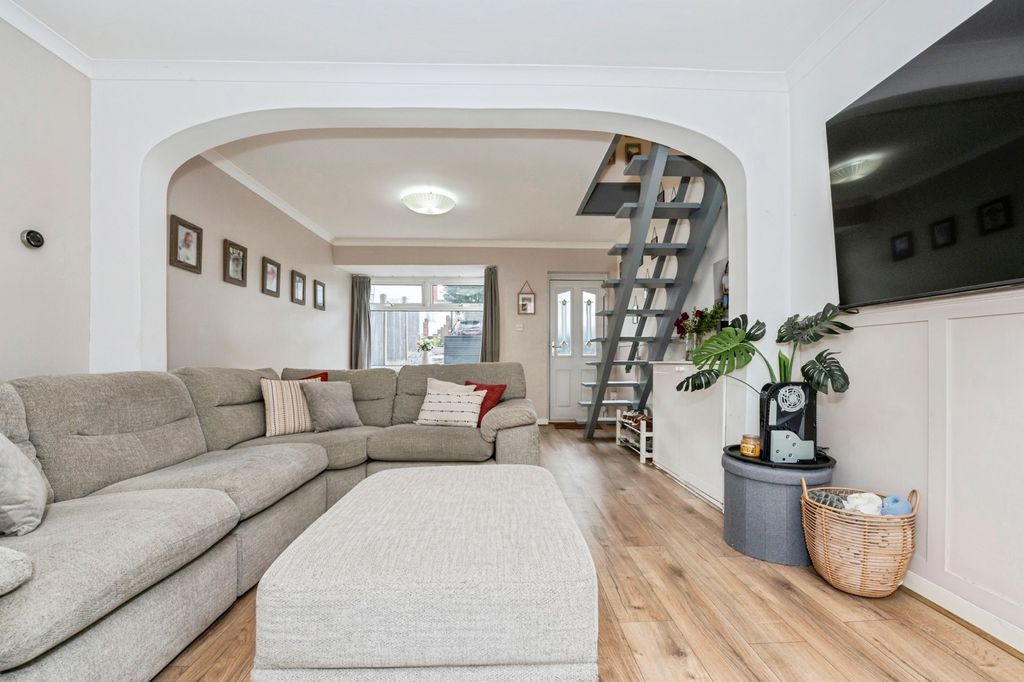 Property photo 2 of 17 Pbox-Img.Jpg