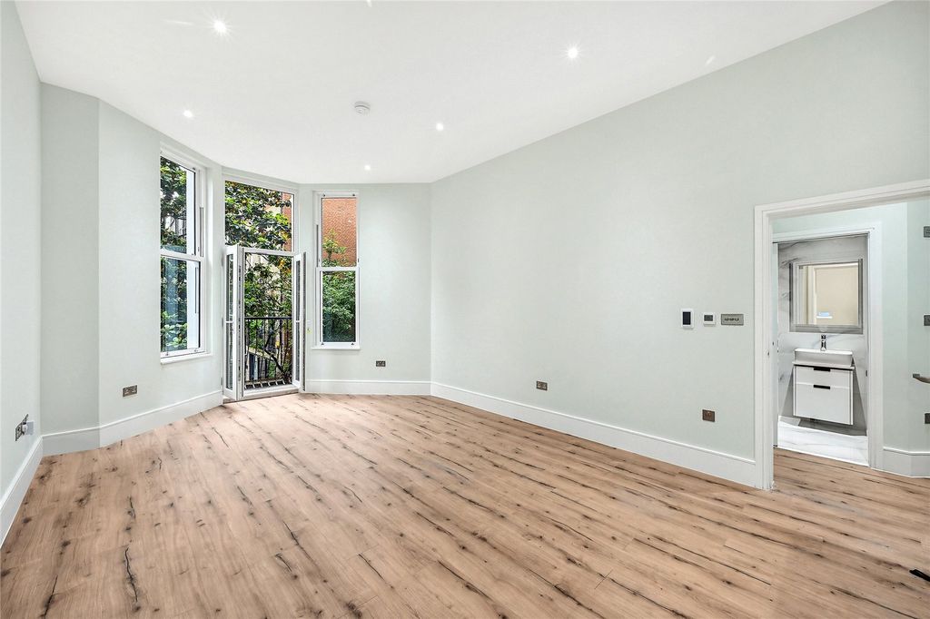 Property photo 3 of 10 Picture No. 05
