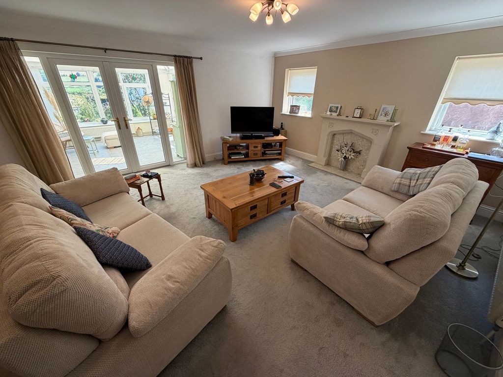 Property photo 3 of 28