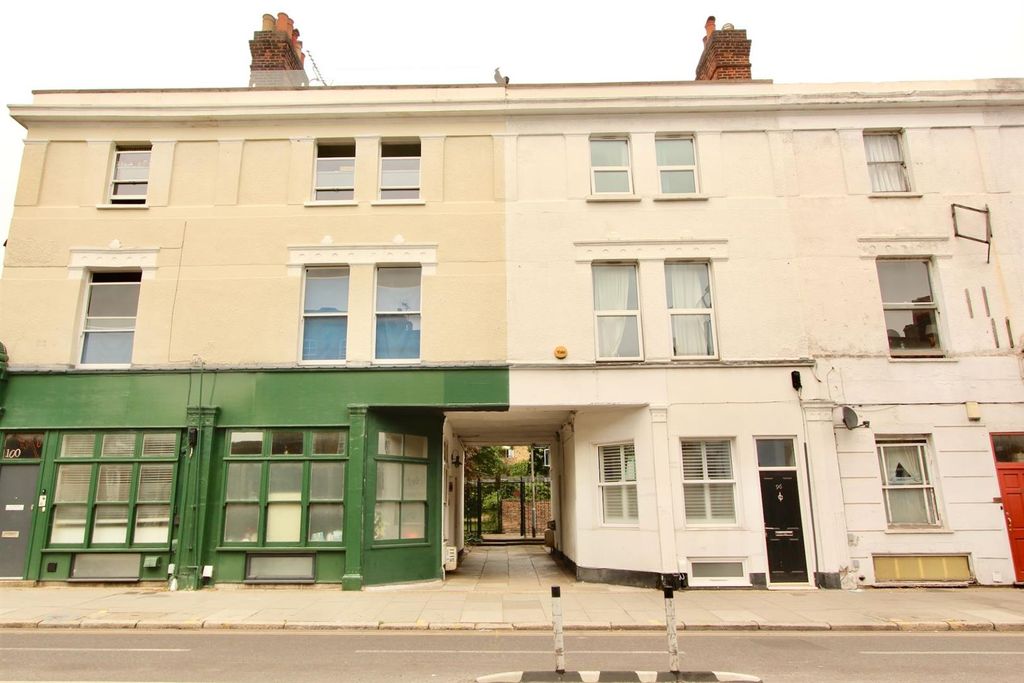 Property photo 2 of 14 Cutlers Terrace, N1