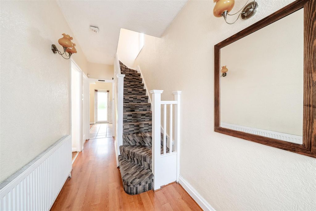 Property photo 2 of 14 Entrance Hall.Jpg