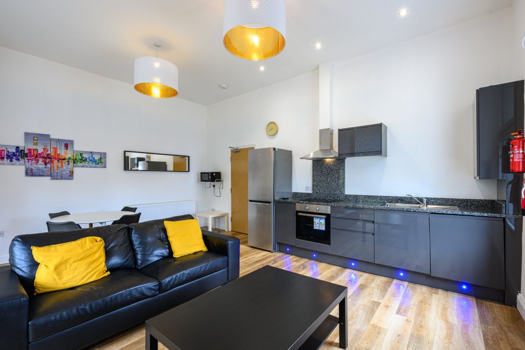 Property photo 2 of 10 20250820 Ras 11E Osbourne Terr-2