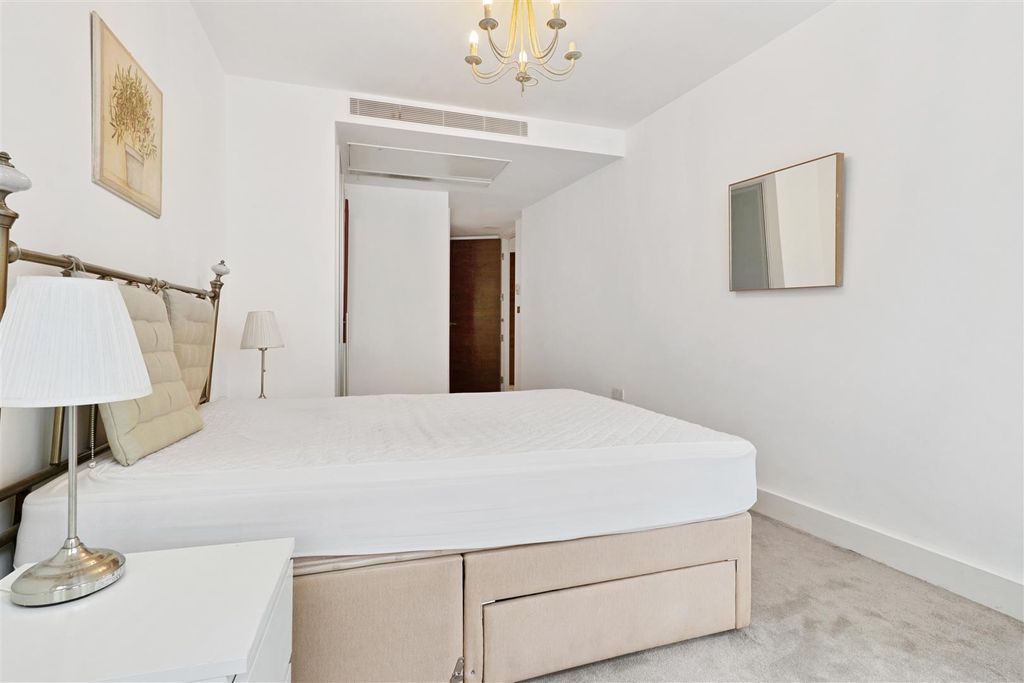 Property photo 3 of 16 02-28E080081 Am Wel 4B, Praed St, England, United