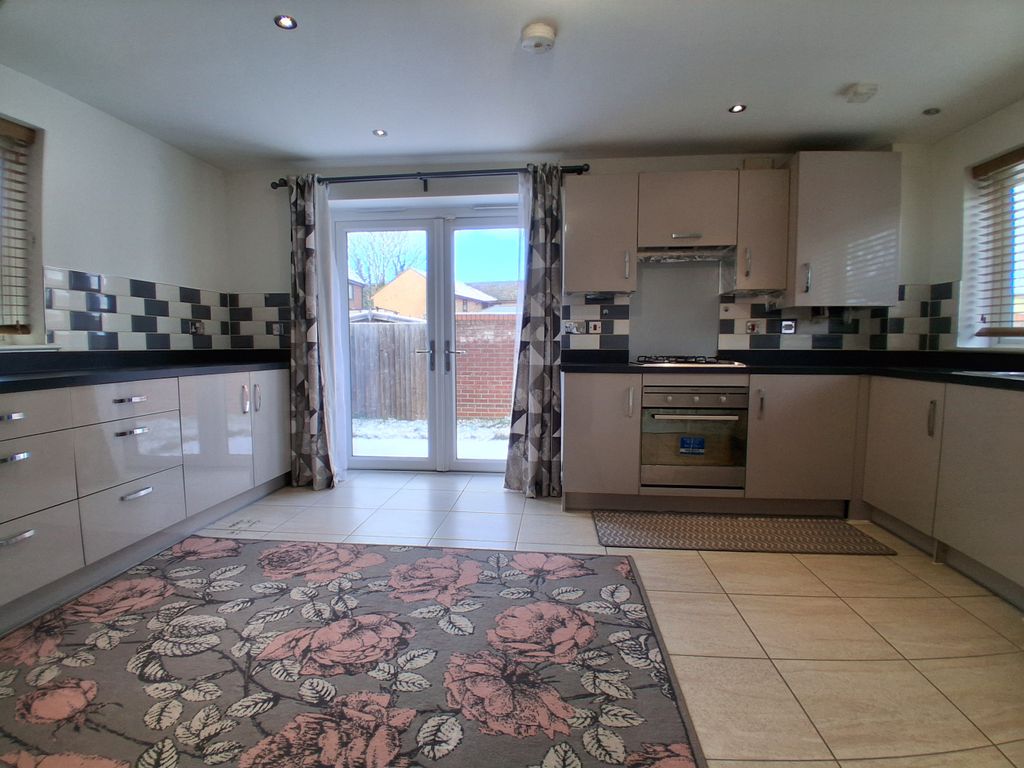 Property photo 3 of 13 Kitchen