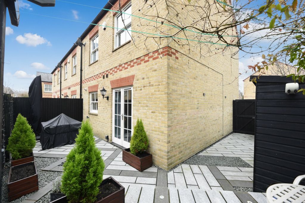 Property photo 2 of 13