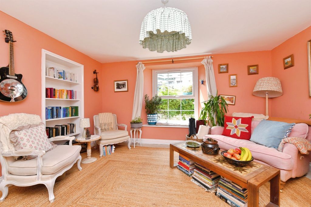 Property photo 2 of 20