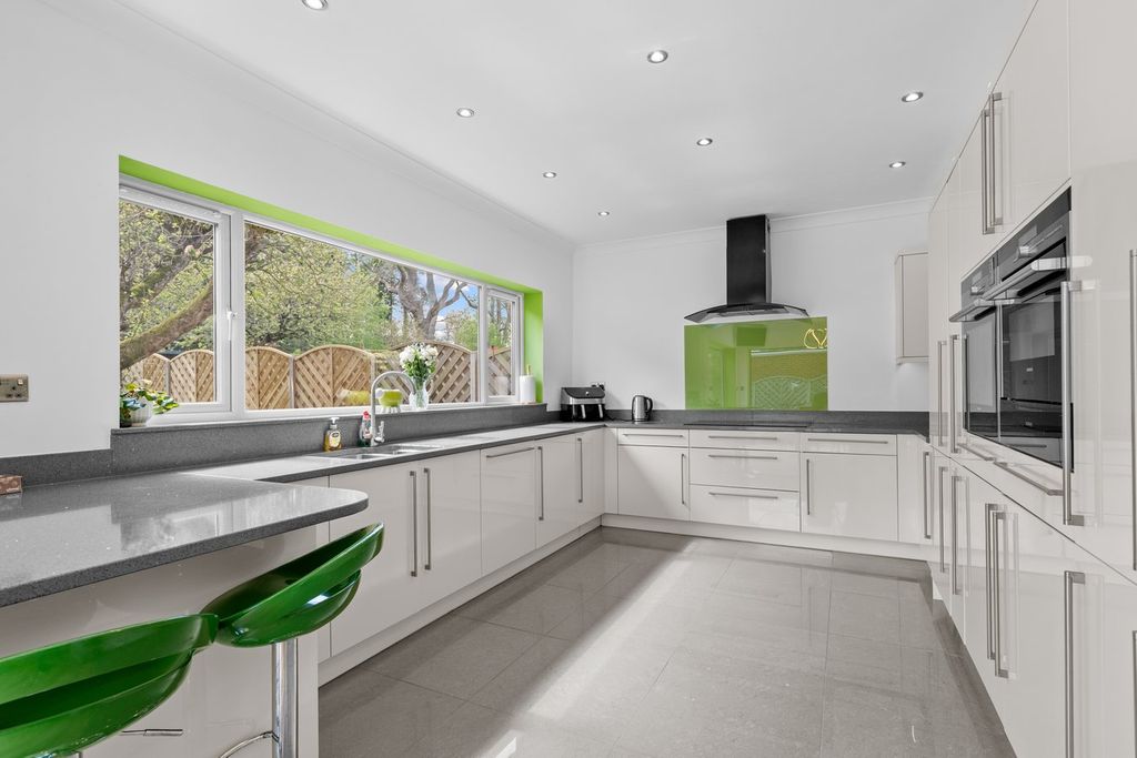 Property photo 2 of 48