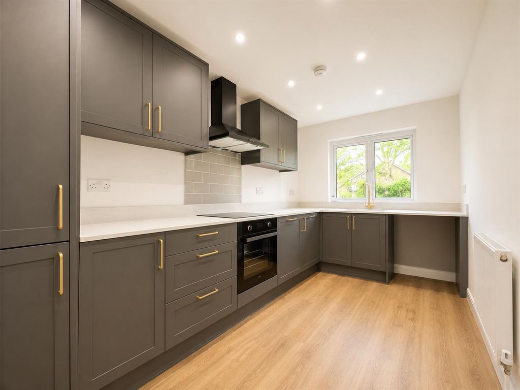 Property photo 2 of 12 Kitchen