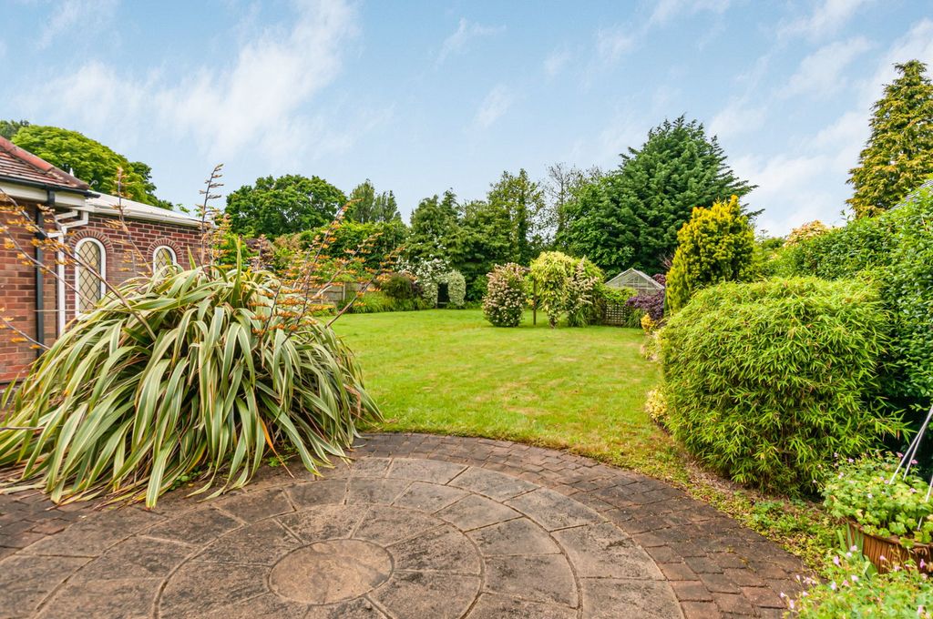 Property photo 2 of 28