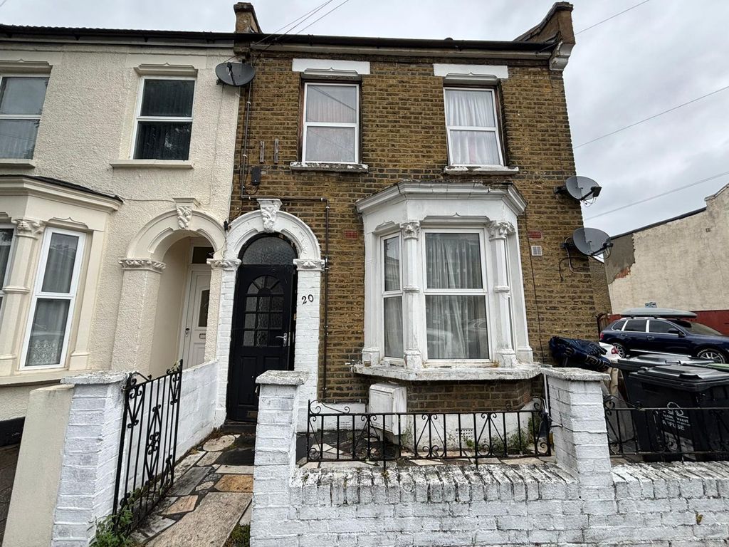 Property photo 2 of 13