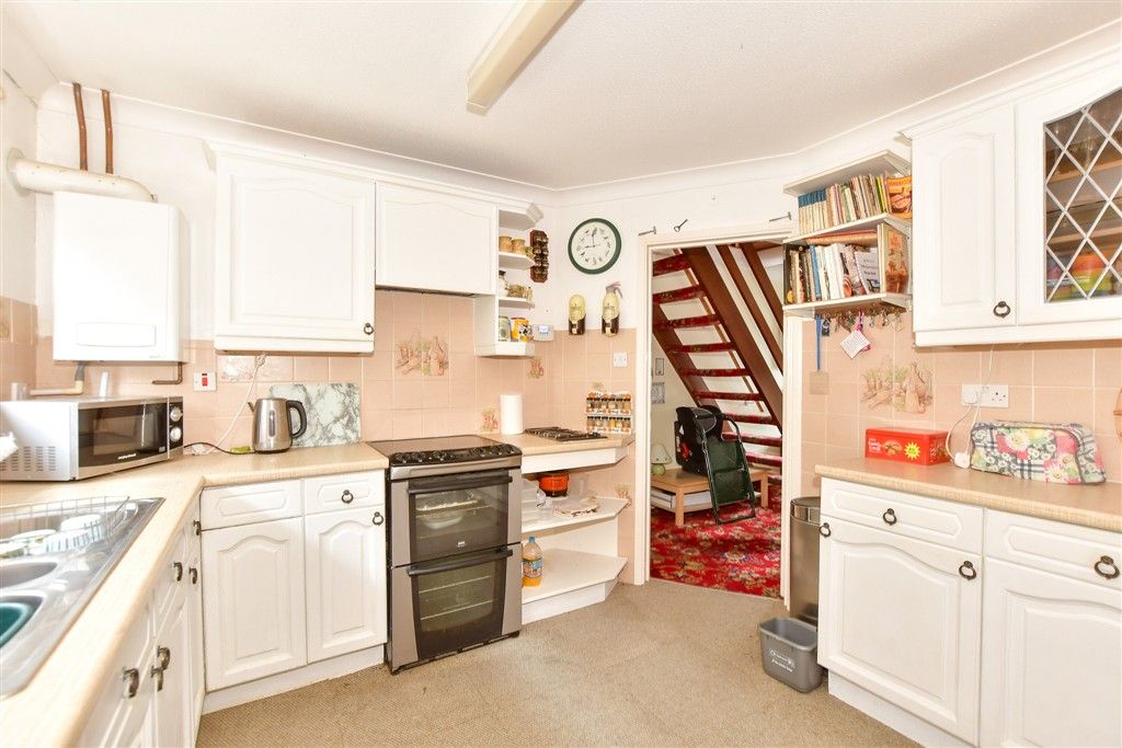 Property photo 1 of 11 Kitchen
