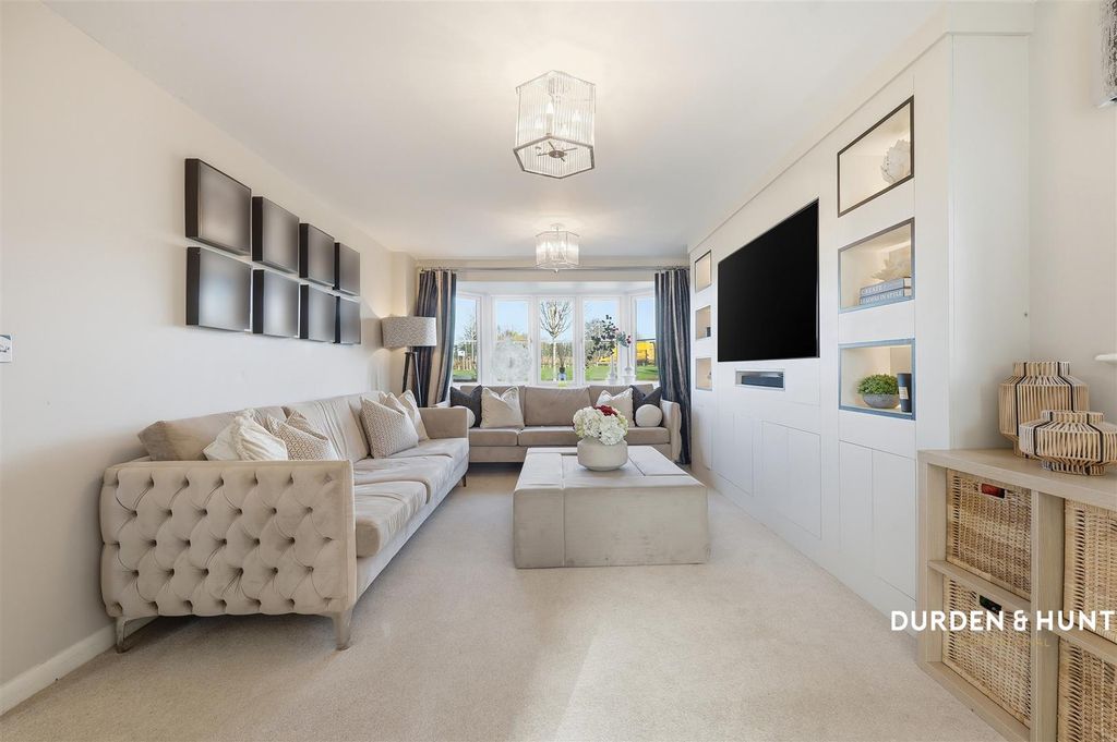 Property photo 2 of 31 Pippin Road