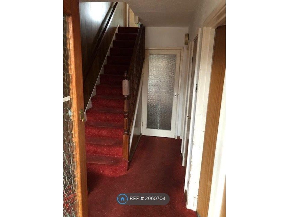 Property photo 3 of 19 Hallway