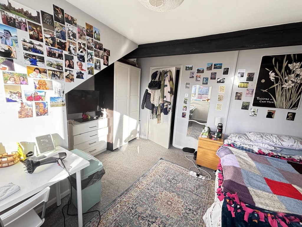 Property photo 1 of 19 Spacious Master Bedroom Featuring A Large Bed And ...