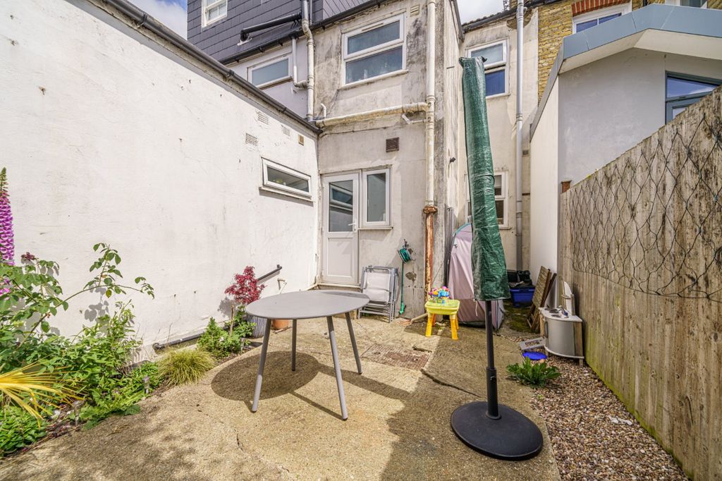 Property photo 3 of 11 Garden Part Two