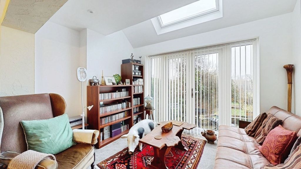 Property photo 3 of 15 Pbox-Img.Jpg