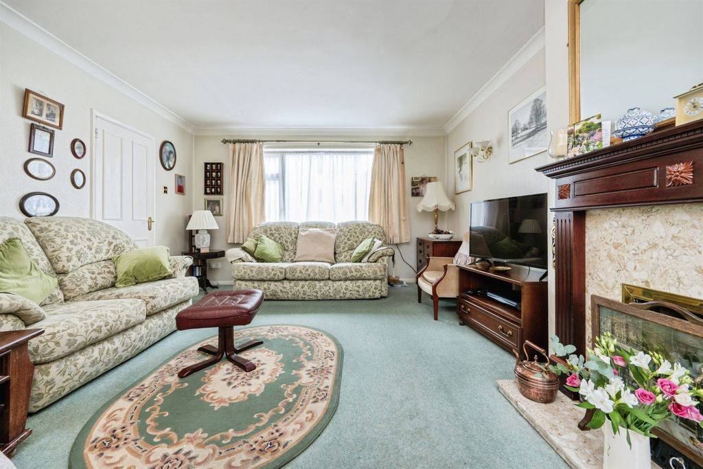 Property photo 2 of 25