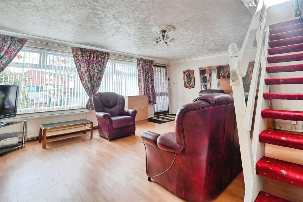 Property photo 3 of 19