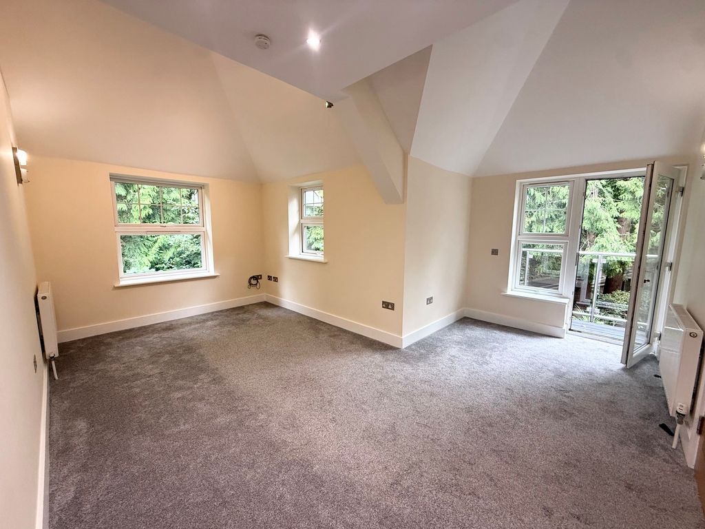 Property photo 3 of 16 Living Area